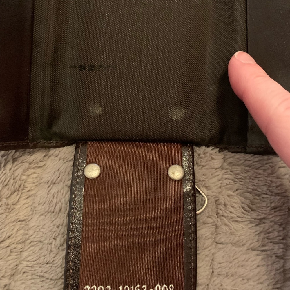 Authentic Fendi Keyholder - Picture 4 of 7